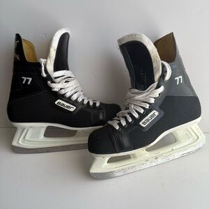 Bauer International 77 Vintage Ice Hockey Black Skates Canada Flag Logo Size 10D